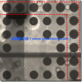BGA錫球尺寸小于0.4mm，采用降低BGA內圍襲球的錫膏量所得到X-Ray，稍微留意一下可以發現最外圈的錫量(圓的直徑)比其他內圍的錫球上的錫量來得多一點點。也就是外圈的黑色圓形直徑比內圈的圓形來得大一點點。