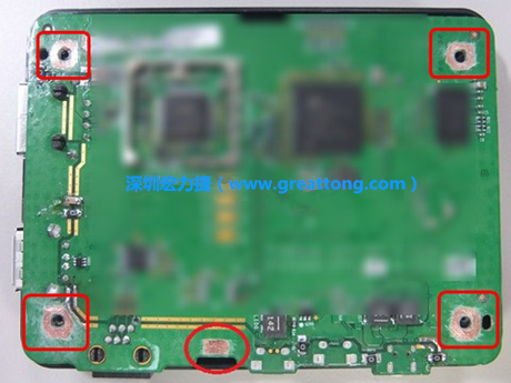 手動去綠漆。使用傳統的刀片去除綠漆后的效果。