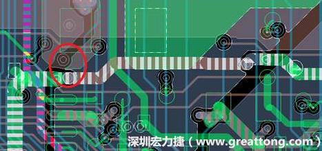 慢慢確認CAF發生的位置后，可以配合Gerber查看PCB的結構是否有通孔太近或是線路太近的問題。