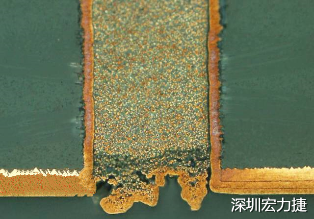 PCB設計之導電孔塞孔工藝 導電孔Via hole又名導通孔，為了達到客戶要求，導通孔必須塞孔，經過大量的實踐，改變傳統的鋁片塞孔工藝，用白網完成板面阻焊與塞孔。生產穩定，質量可靠。