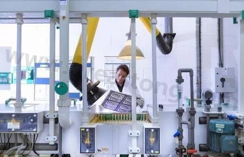 理想狀態下自動化生產線大約能節省傳統企業50%的人力成本，良率可提升至98%。