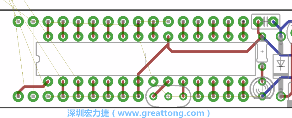 諧振器應擺放在ATmega微控制器的針腳8、9和10旁邊，在共鳴器和微控制器中間的高頻信號線應該要愈短愈好，此外，其它的信號線應該要遠離這個區域且配置在諧振器的下方，這樣做是為了防止不必要的無線電波干擾。