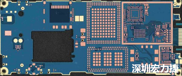 手機可用的PCB空間相當小，而1片式的設計是節省成本的作法，如何做到區隔不同子系統、降低雜訊干擾，是設計關鍵。