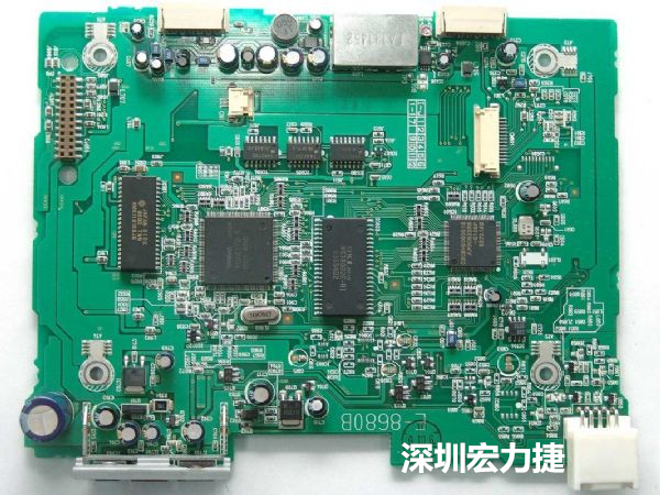 大面積PCB若電子元器件數量多、重量較重，板材強度不夠時容易產生PCB中央部凹陷問題。