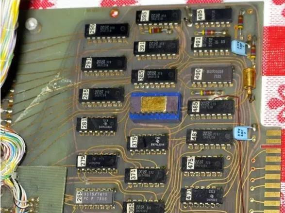1972年開發的一塊基于Intel 8008的計算機中的印刷電路板。(資源來源：DigiBarn計算機博物館)